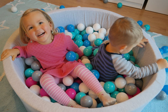 Soft Jersey ball pit with 200 balls