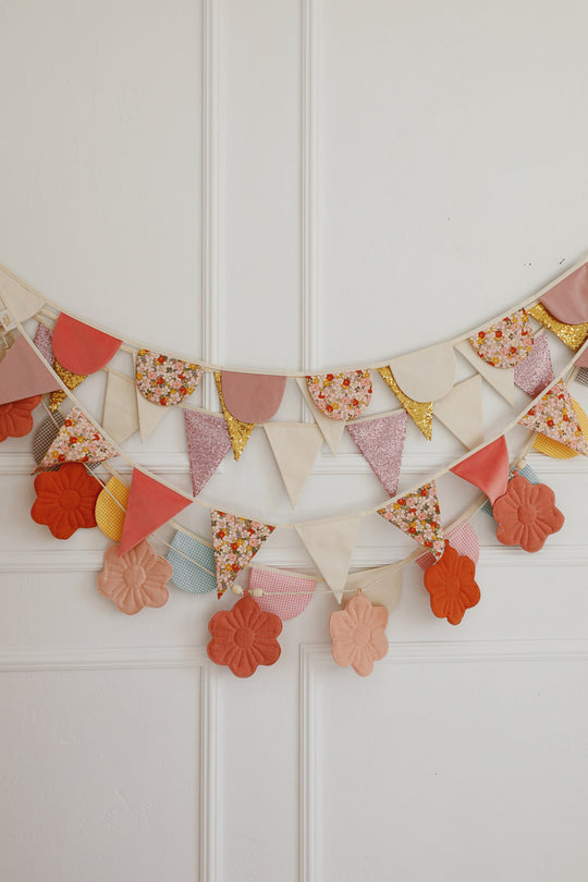 Garland - Birthday In Garden