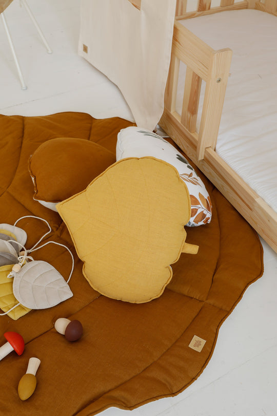 Organic Cotton and Linen Leaf Playmat - Caramel
